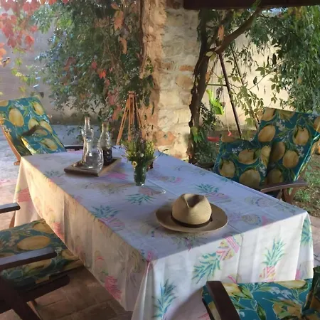 Wunderschoene Steinvilla Mit Privatem Garten *