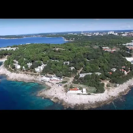 Wunderschoene Steinvilla Mit Privatem Garten Ferienhaus Pula