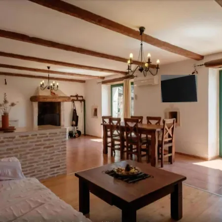 Wunderschoene Steinvilla Mit Privatem Garten Ferienhaus