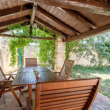 Hébergement de vacances Wunderschoene Steinvilla Mit Privatem Garten Pula